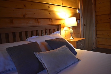 Ewes Water Log Cabins Willow Cabin bedroom